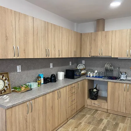 Flora Apartman