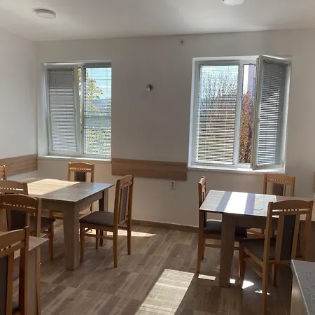 Flora Apartman Mizara