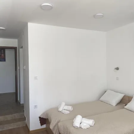 Flora Apartman *